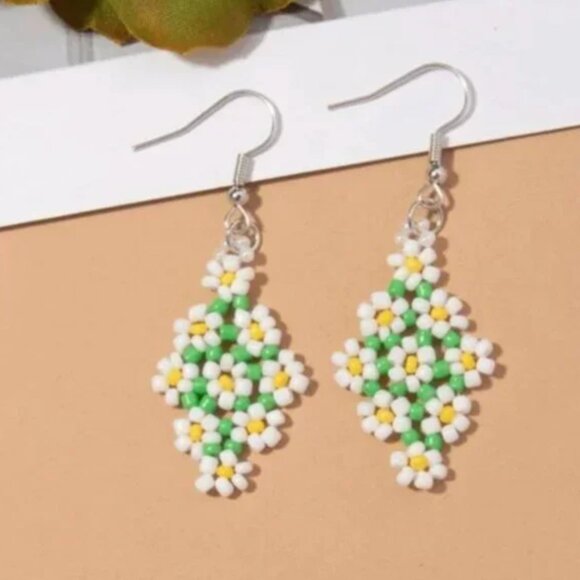 ❤️ FREE Beaded Flower Tapestry Drop Charm Floral Chic Glam Girly Hip Earrings - Picture 1 of 4